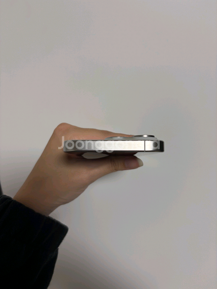 아이폰 15 Pro 128g 화이트 색상 판매합니다--4