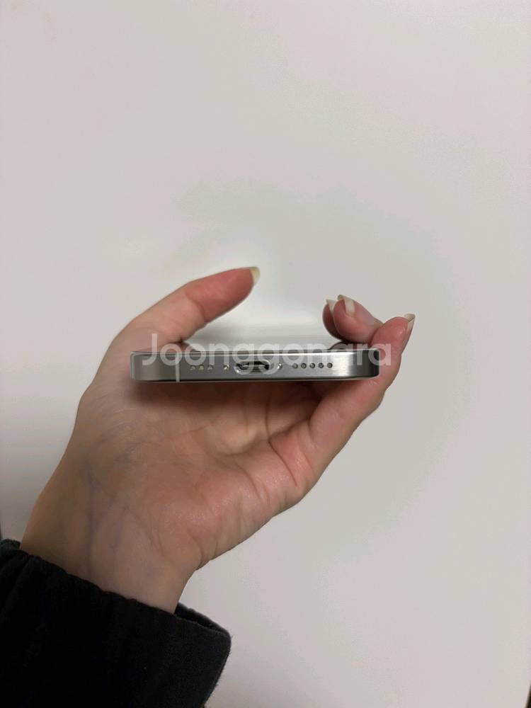 아이폰 15 Pro 128g 화이트 색상 판매합니다--5
