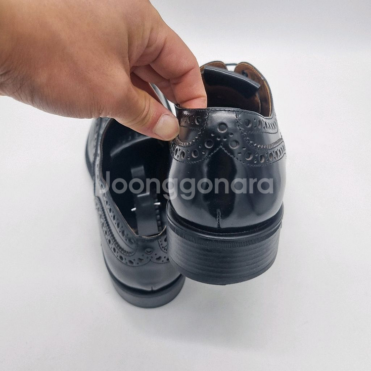 처치스 x 미우미우 23fw 브러쉬드 레더 브로그 남성--7