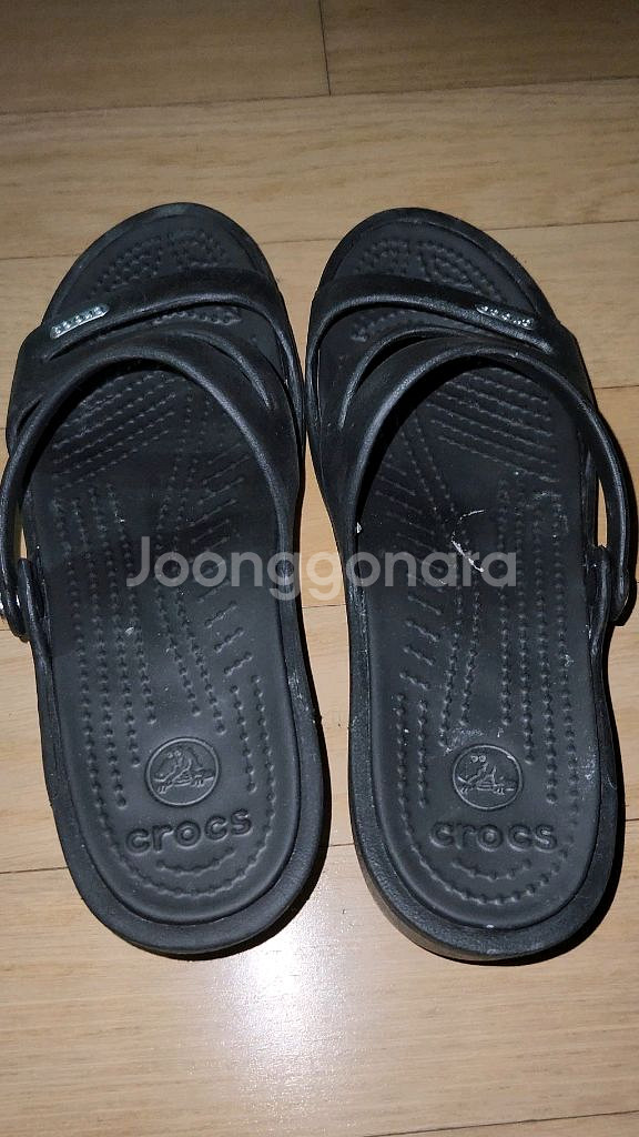 크록스 235사이즈입니다--0