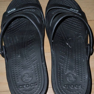크록스 235사이즈입니다