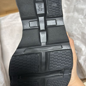 온러닝 클라우드몬스터2 270사이즈 팝니다 1회착용