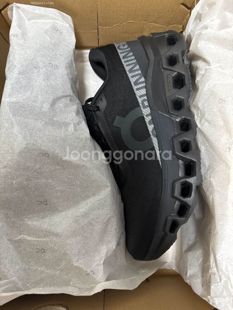 온러닝 클라우드몬스터2 270사이즈 팝니다 1회착용--2