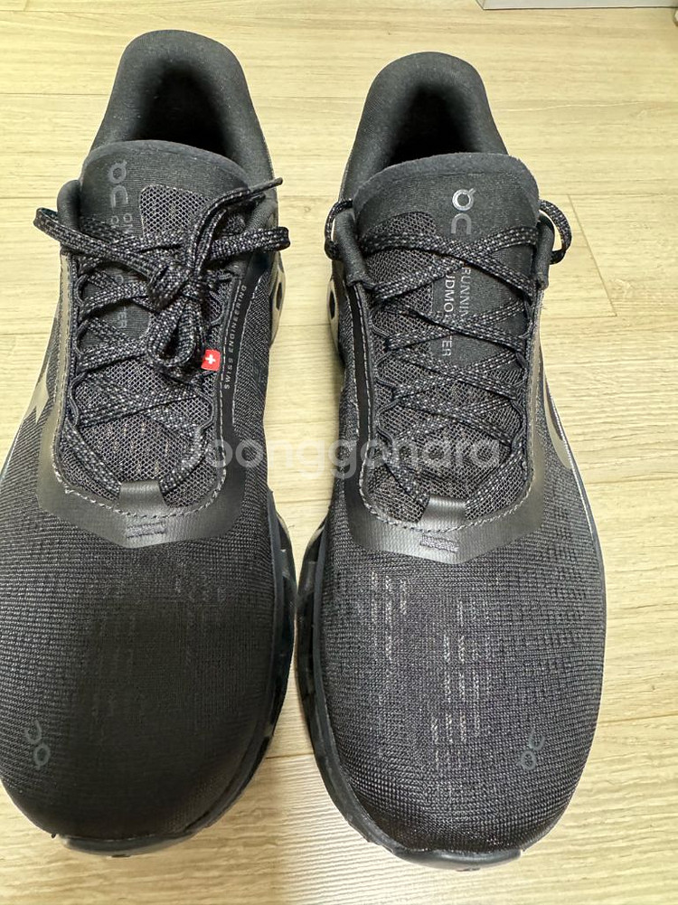 온러닝 클라우드몬스터2 270사이즈 팝니다 1회착용--3