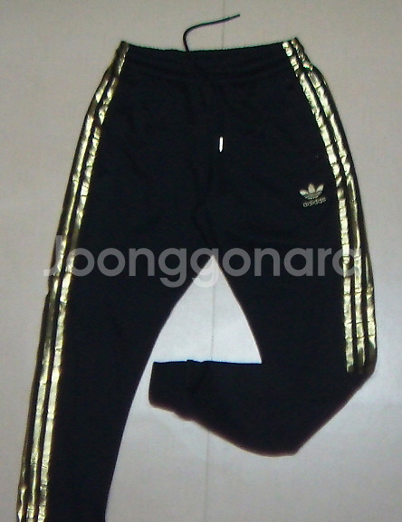 아디다스 정품. 구하기 힘든 간지 조거 팬츠--0