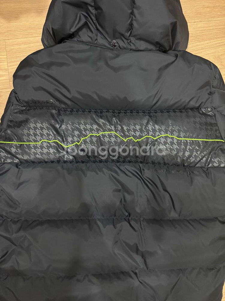 [새상품]몽클레르 x 프라그먼트 아칸서스 쇼트 다운--3