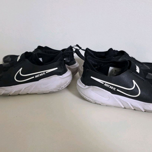 쌍둥이 운동화 나이키키즈 플렉스 러너 240