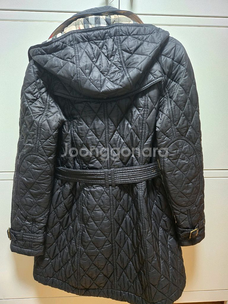 버버리 경량 퀼팅패딩--1