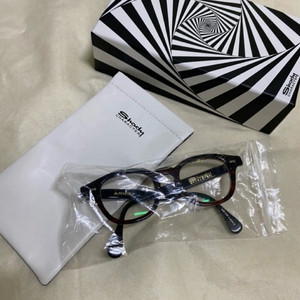 쉐이디캐릭터 아르니 패치워크 안경