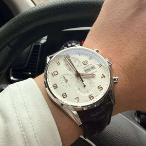 태그호이어까레라 칼리버 엘레강스 팝니다