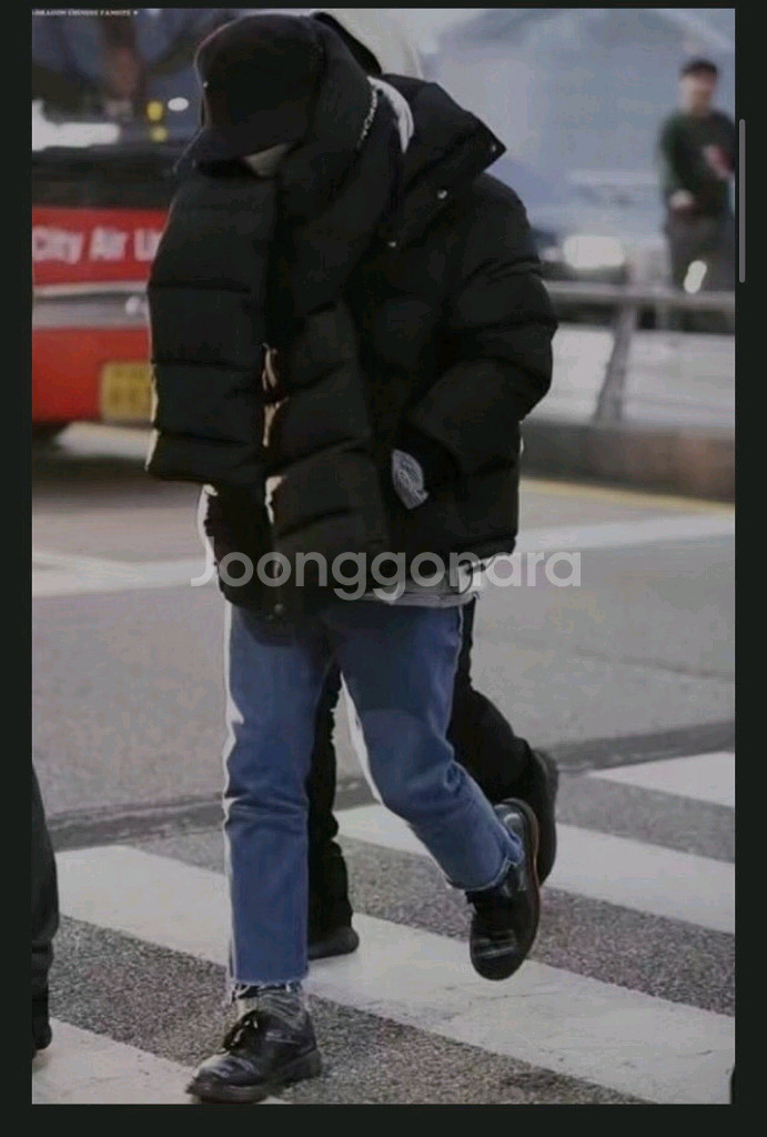 발렌시아가 패딩 머플러패딩스윙퍼자켓구찌루이비통프라다디올--1