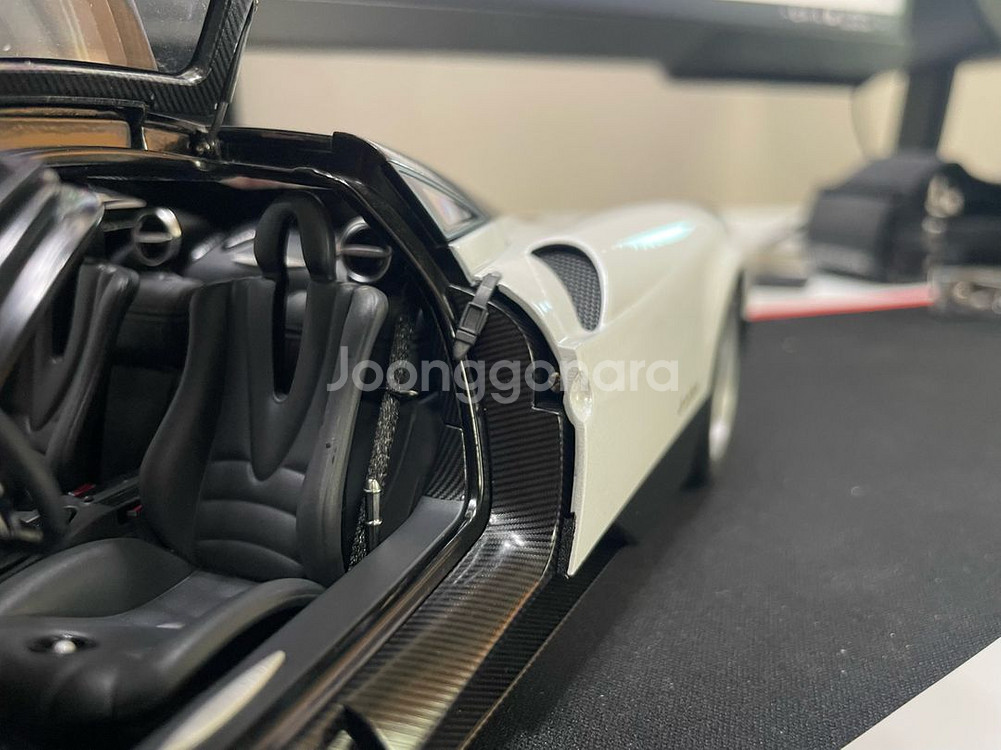 (가격내림) 1:18 오토아트 파가니 와이라 쿠페--3