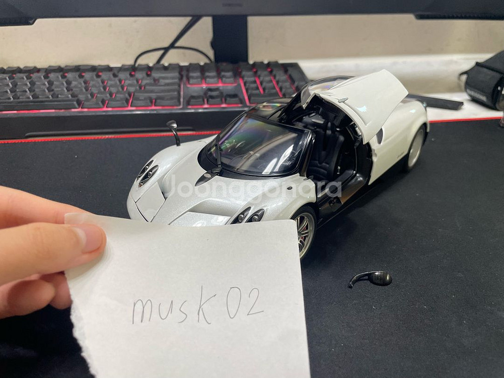 (가격내림) 1:18 오토아트 파가니 와이라 쿠페--1