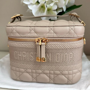 디올 베니티백 (풀박) 거의 새제품