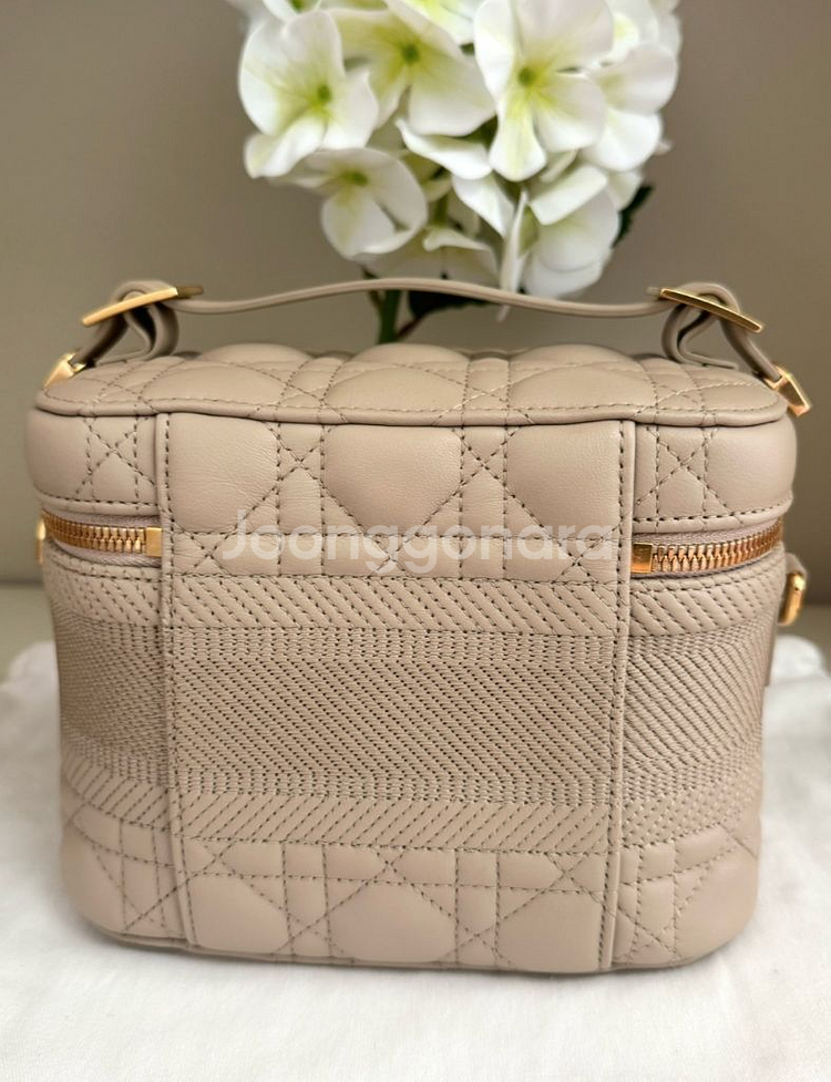 디올 베니티백 (풀박) 거의 새제품--6