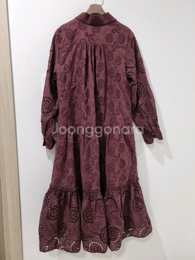 칼 라거펠트 아일렛 펀칭 원피스--4