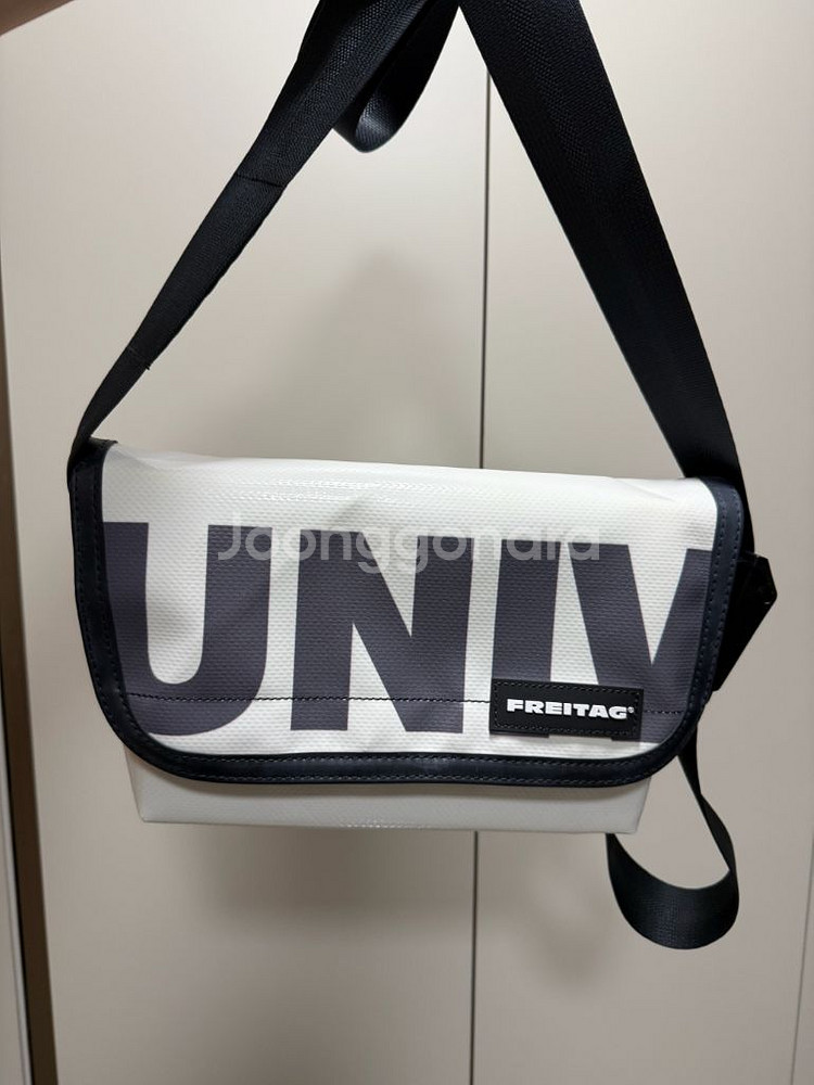 프라이탁 하파오 화이트 레터링 참기름 하와이파이브오 가--0