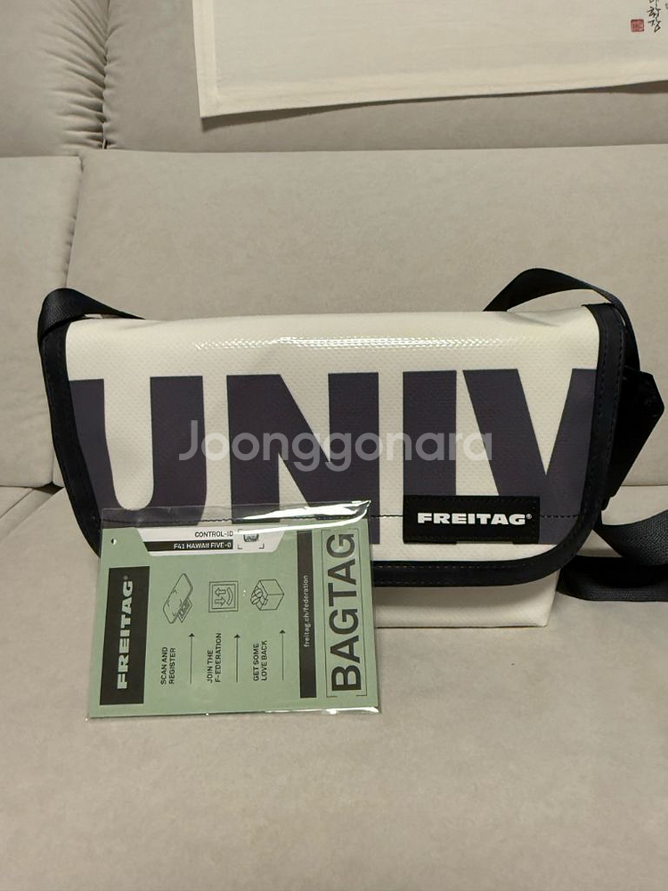 프라이탁 하파오 화이트 레터링 참기름 하와이파이브오 가--8