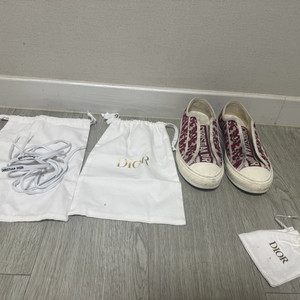 디올 스니커즈