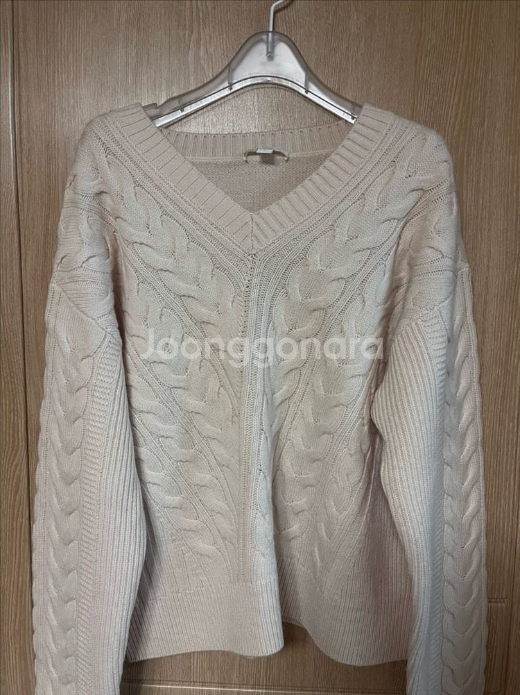 COS 브이넥 케이블 니트 xs--3