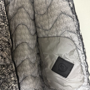 몽클레어 블랙라벨 경량패딩