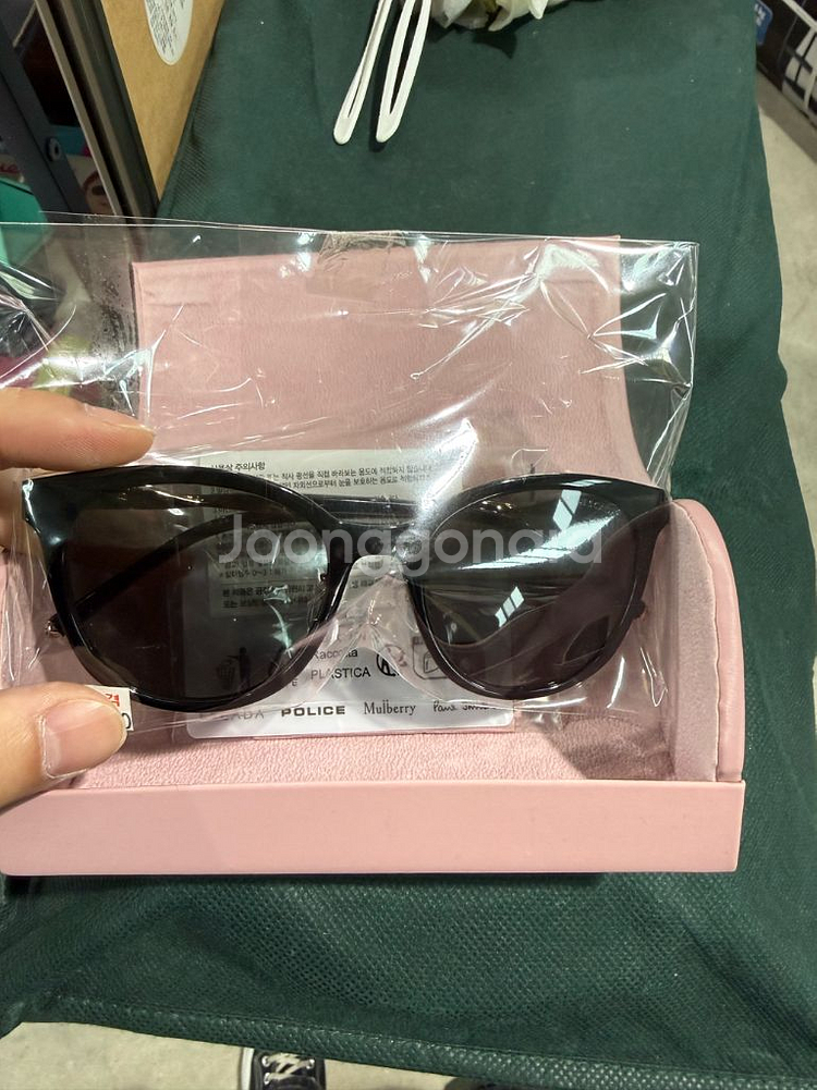 에스카다 블랙 캣아이 선글라스 (새상품)--0