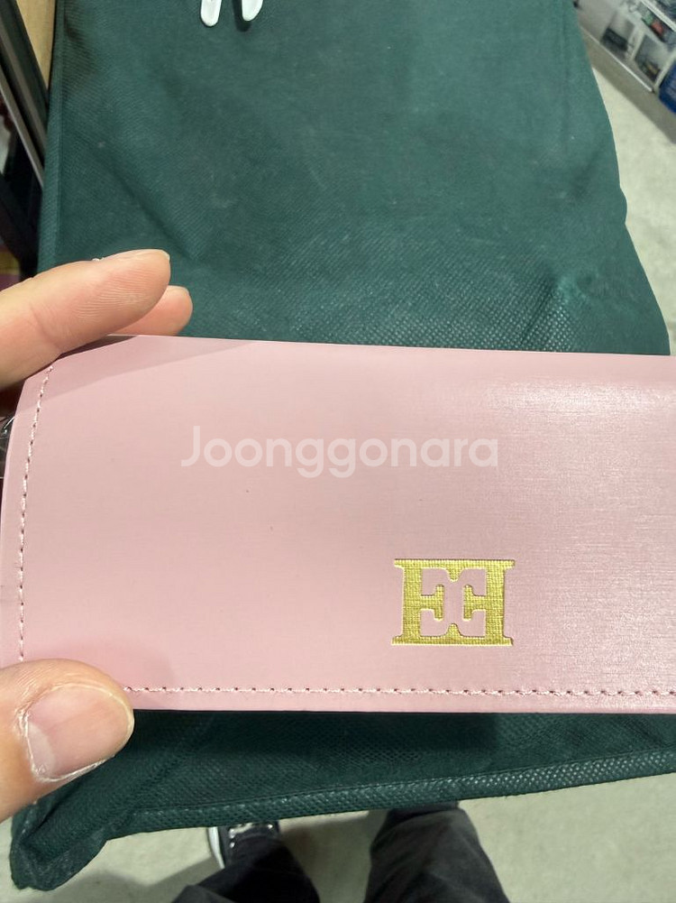 에스카다 블랙 캣아이 선글라스 (새상품)--1