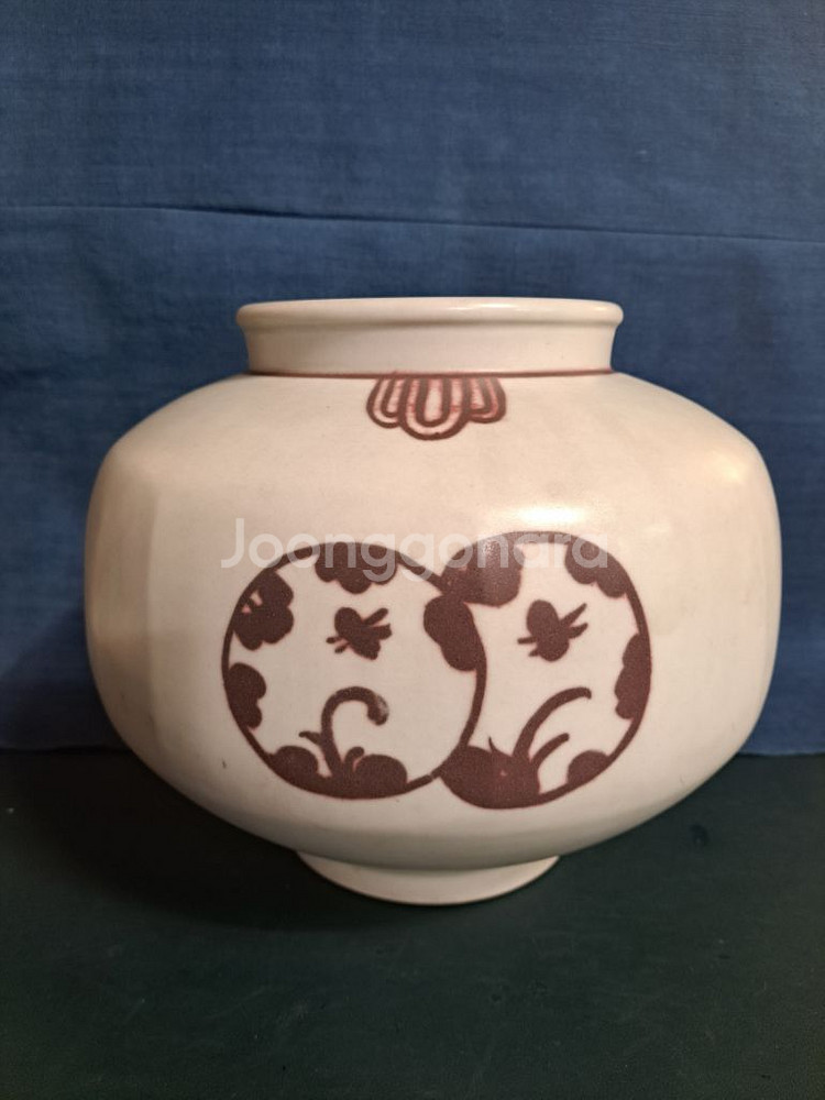 진사 유리홍 팔각 백자 나비 호. 항아리. 단지.--0