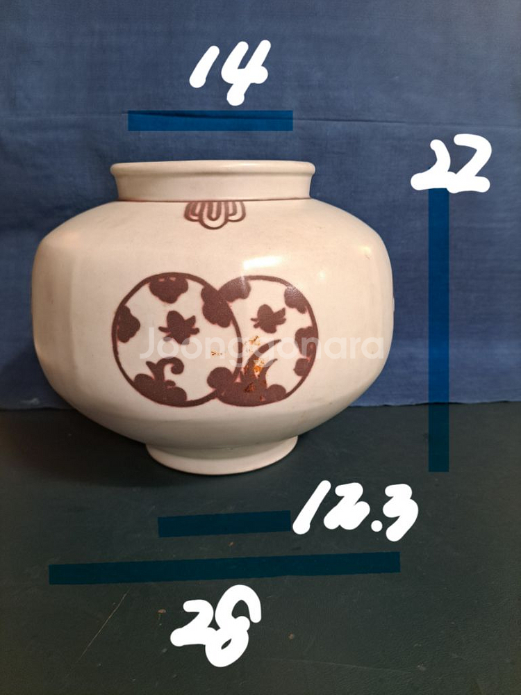 진사 유리홍 팔각 백자 나비 호. 항아리. 단지.--1