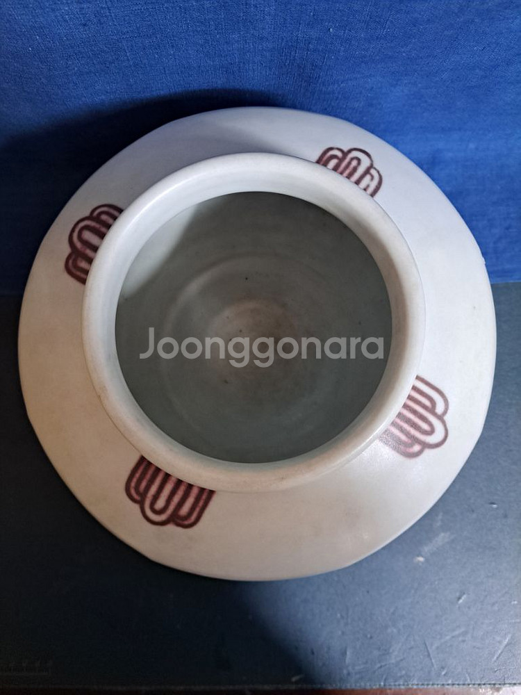 진사 유리홍 팔각 백자 나비 호. 항아리. 단지.--2