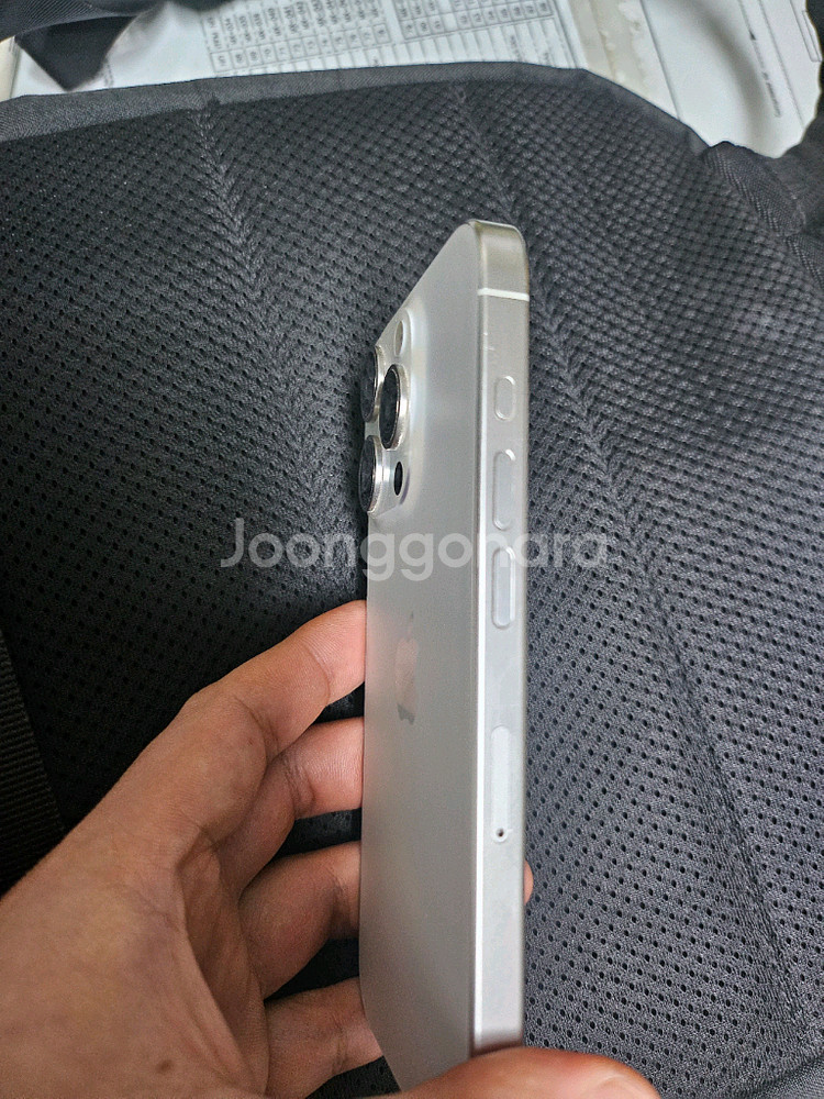아이폰15pro 256g 화이트--1