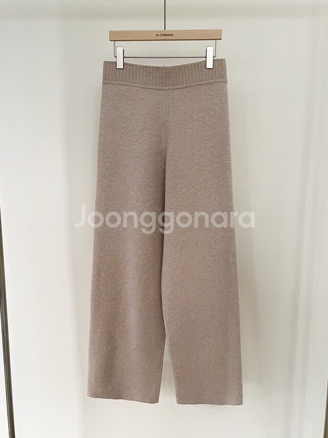 르꼬르망.세상부들한 브이넥 니트&바지--4