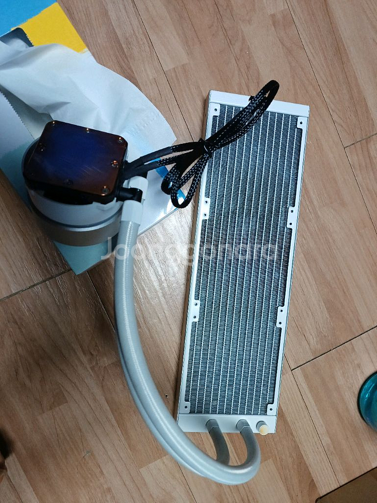 리안리 갤러헤드 GALAHAD 360 RGB 실버--3