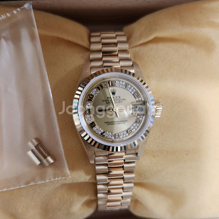 로렉스 69178데이저스트26미리금통판매합니다--3