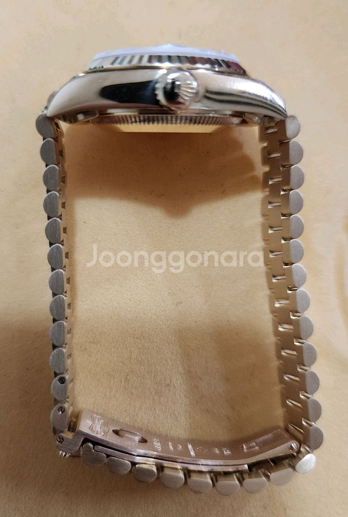 로렉스 69178데이저스트26미리금통판매합니다--4