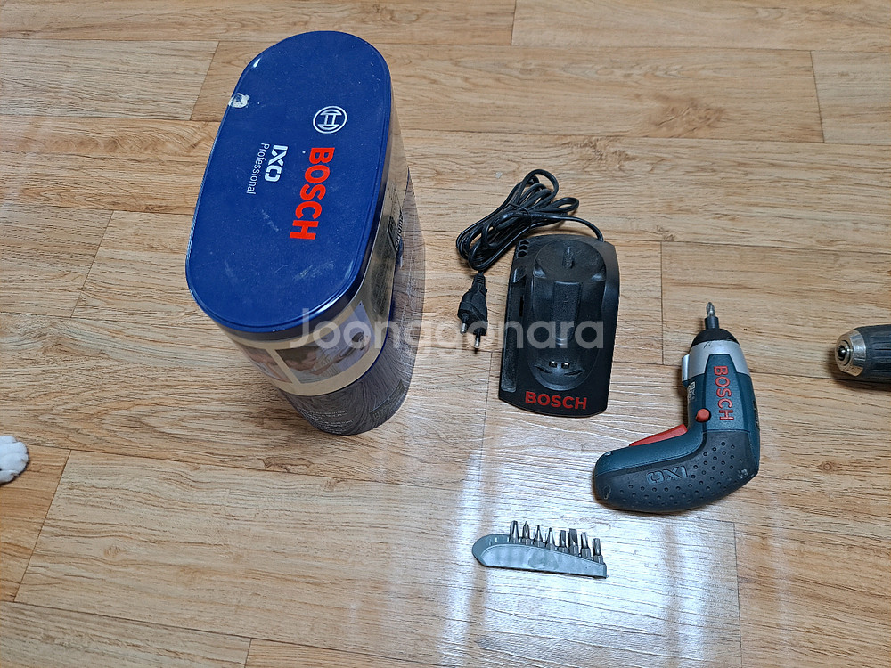 보쉬IXO 3 마끼다 DF330D 충전드릴팝니다--1