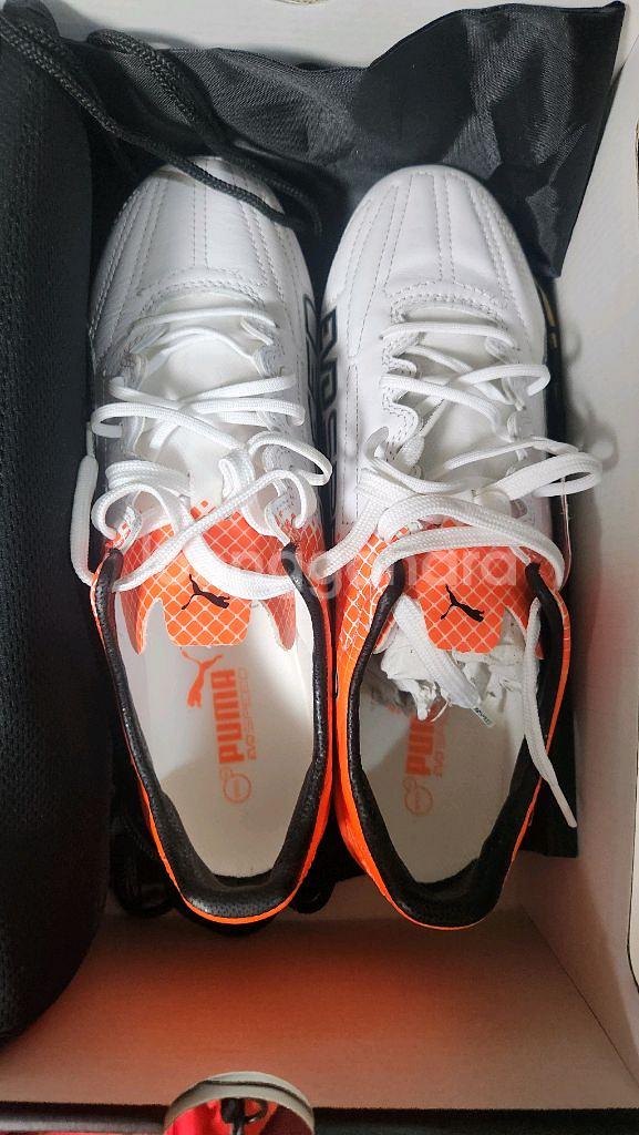 푸마축구화(새상품)--2