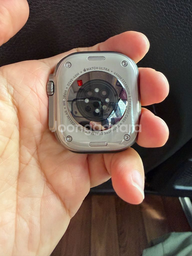 애플워치 울트라3 내츄럴티타늄 팔아요--2