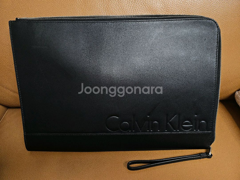 캘빈클라인 가죽 클러치 (검정, 노트북용)--0