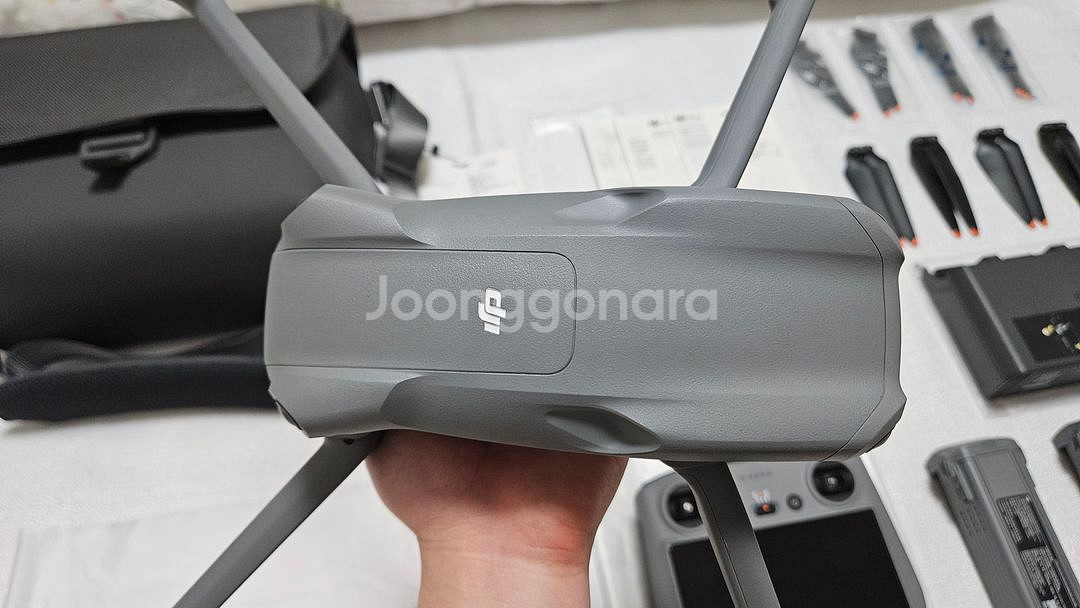 DJI 매빅에어3(RC2) 플라이모어 콤보 판매해요 ^^--2