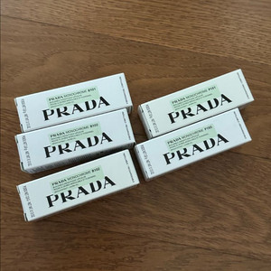 (새상품)프라다 모노크롬 소프트 매트 립