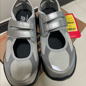 (250)뉴발란스 뉴발 브리즈 SD2202 메탈릭 실버