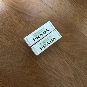 (새상품)프라다 모노크롬 하이퍼매트 립