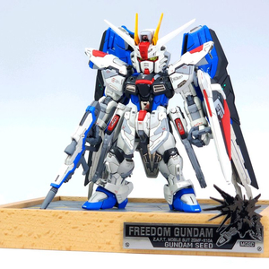 MGSD 프리덤 건담 도색작[베이스 포함]