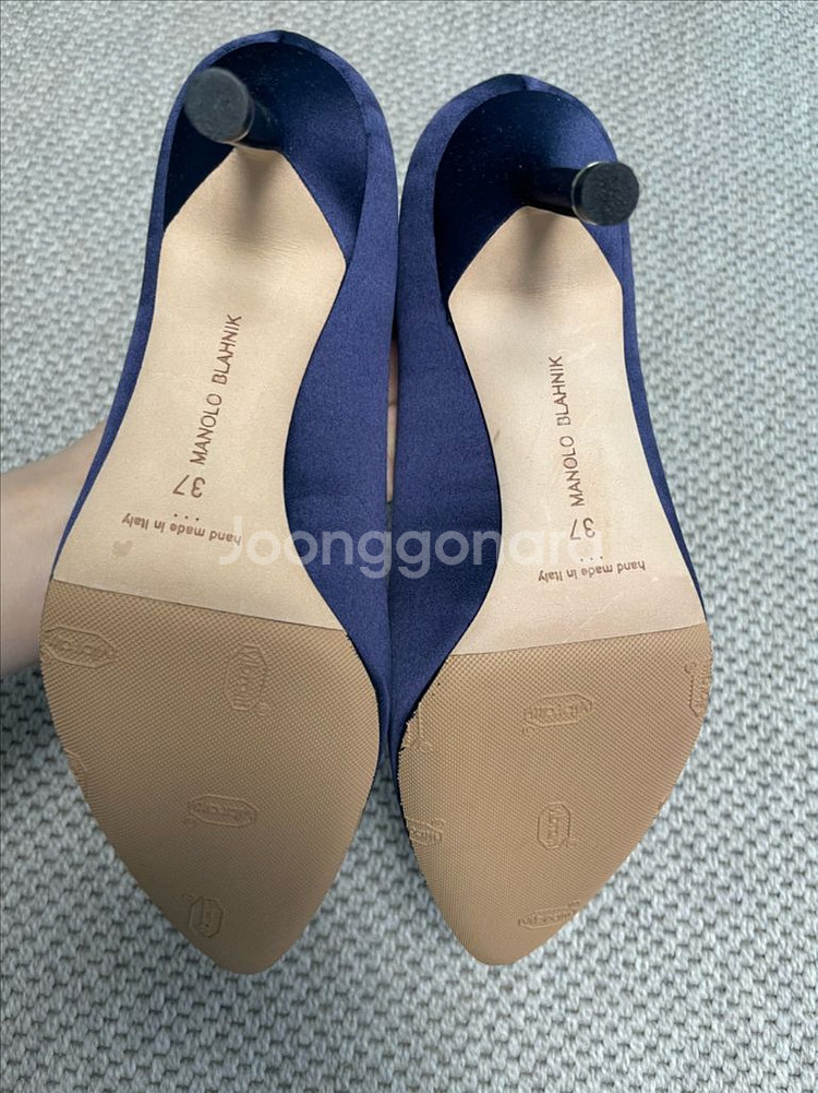 [새상품]마놀로 블라닉 한기시 네이비 37 7cm 판매--3