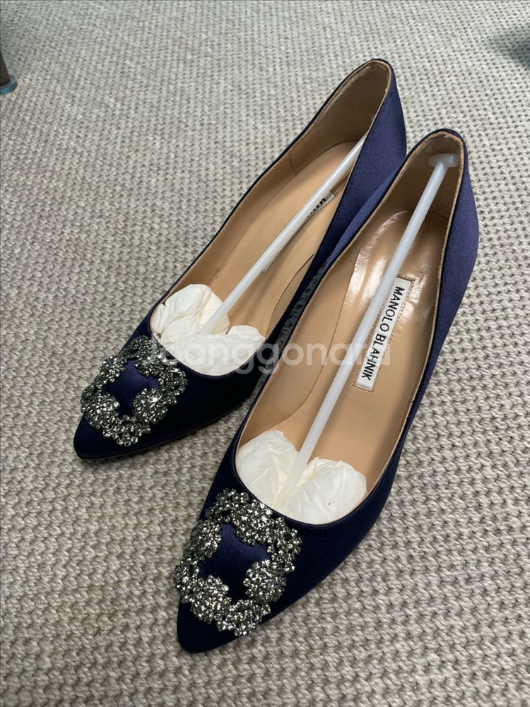 [새상품]마놀로 블라닉 한기시 네이비 37 7cm 판매--1