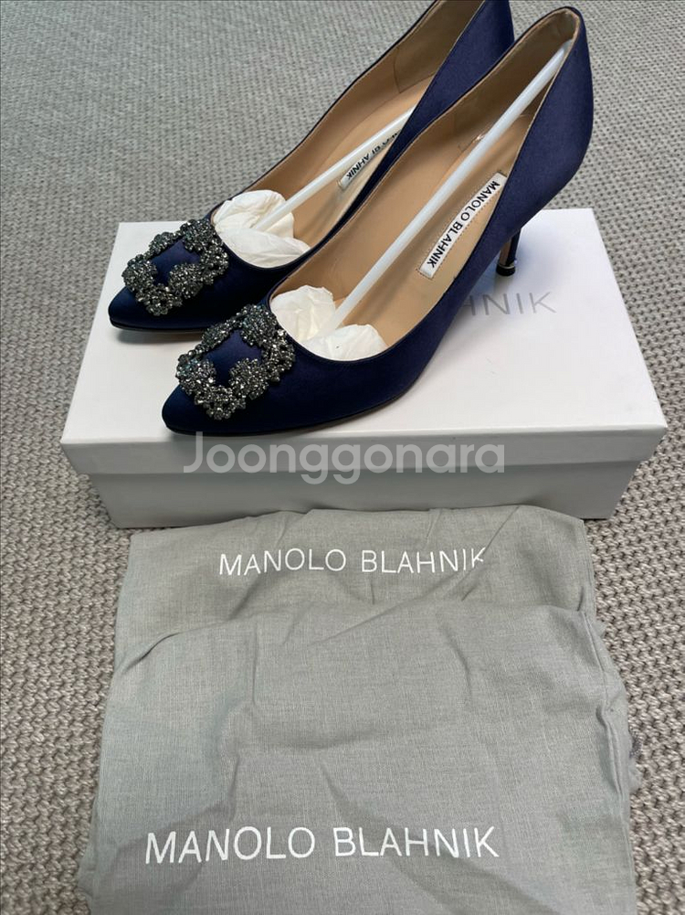 [새상품]마놀로 블라닉 한기시 네이비 37 7cm 판매--0