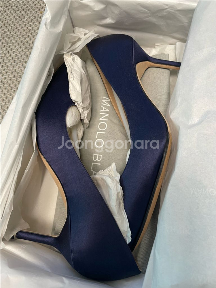 [새상품]마놀로 블라닉 한기시 네이비 37 7cm 판매--4