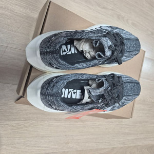 나이키 플라이니트 런닝화 275mm