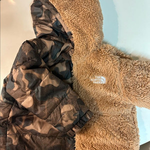 노스페이스 리버시블 점퍼 12-18m